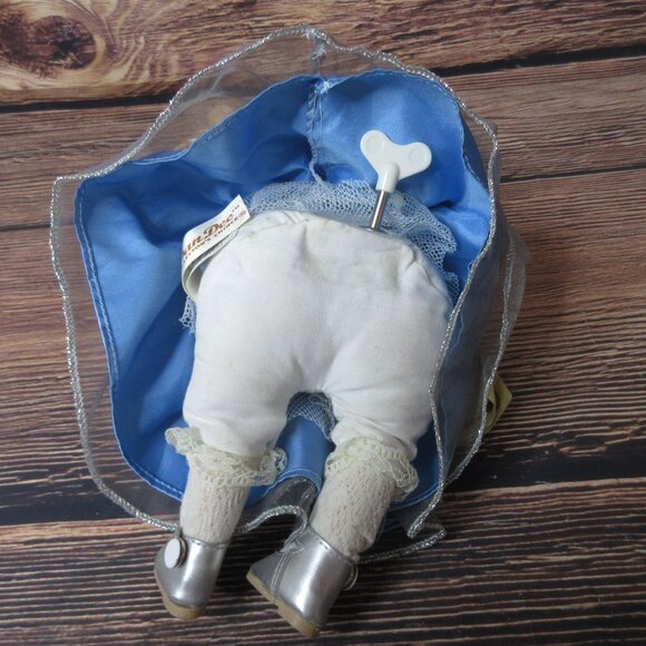 VTG Dan Dee Collector's Choice Porcelain Moving Musical Doll Plays Green Sleeves - Picture 6 of 7